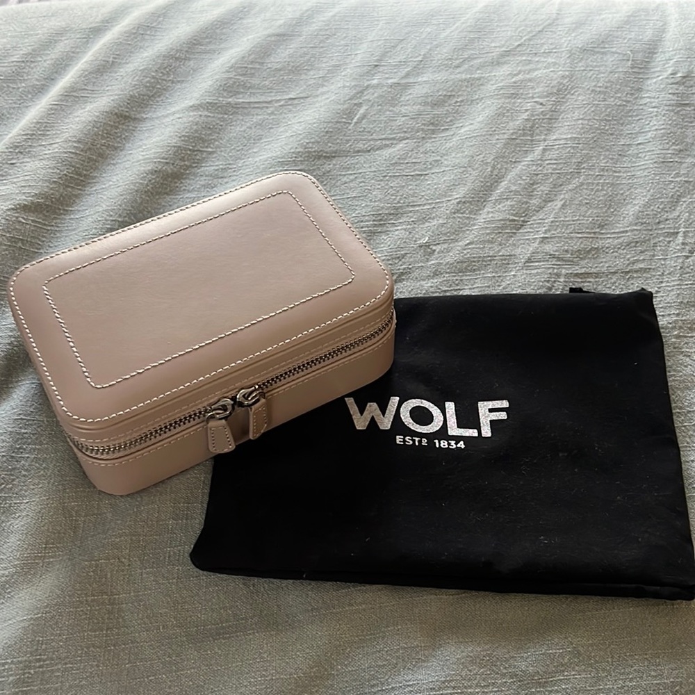 NWT! Wolf Sophia Rectangle Zip Case, color mink